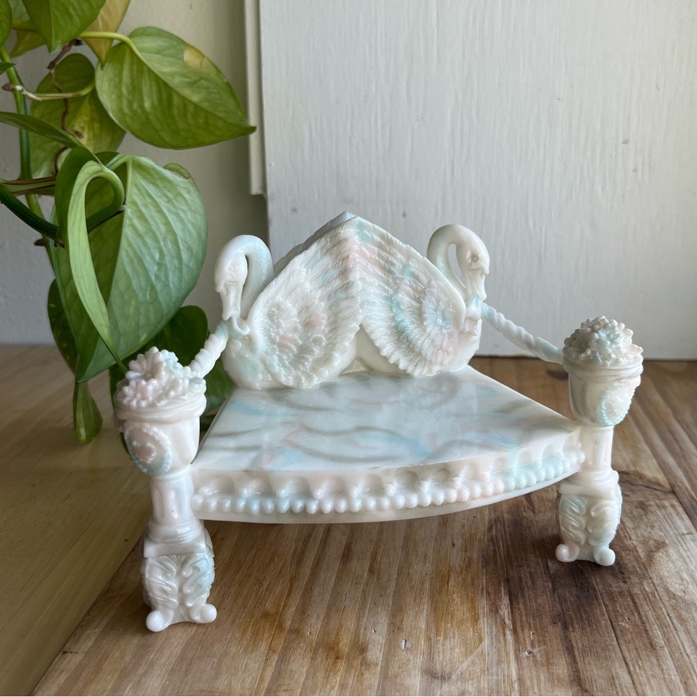 Cherished Teddies Swan Bench by artist Priscilla Hillman in 1999